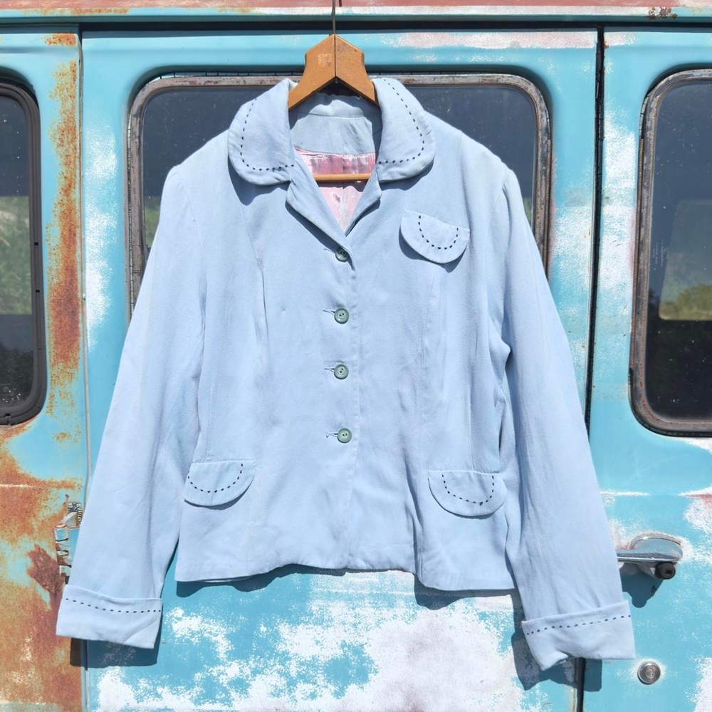 1940s very soft light blue wool gabardine jacket w/ navy blue top stitching